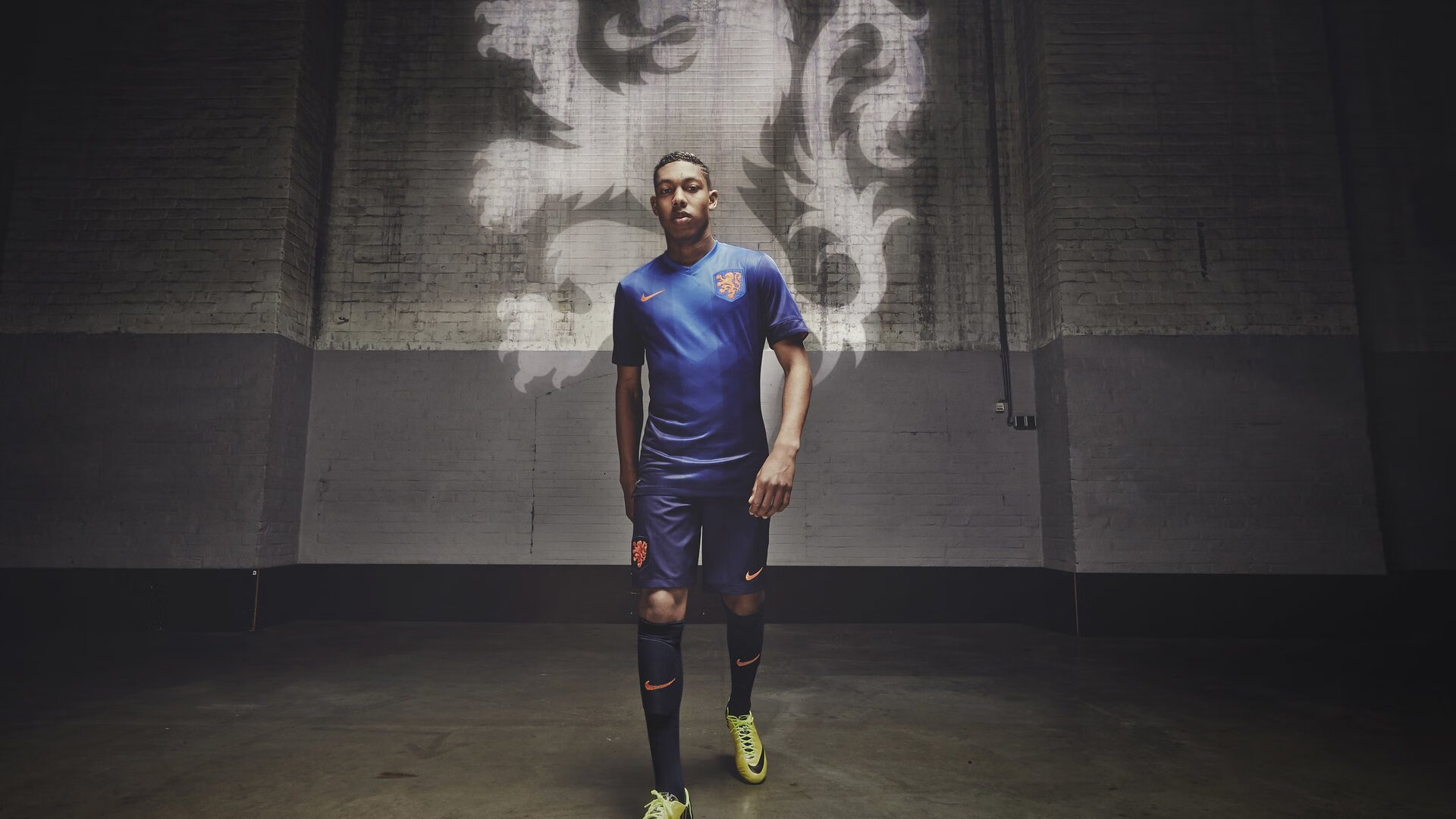 足球发展纳入国家体育强国建设规划，我国把足球纳入学校体育课程教学体系